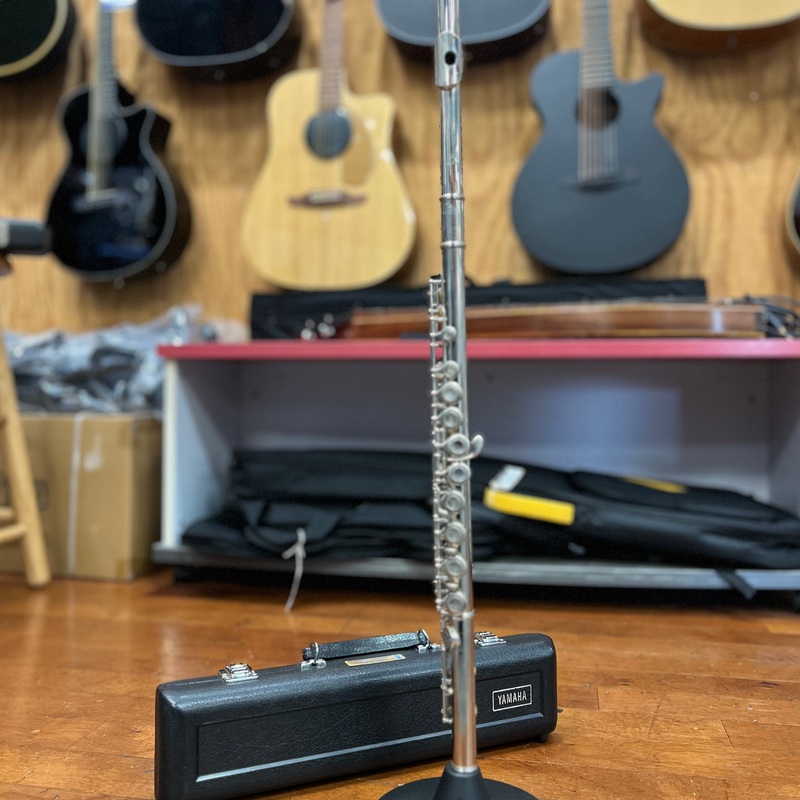 USED Yamaha YFL-221N Student Flute Outfit