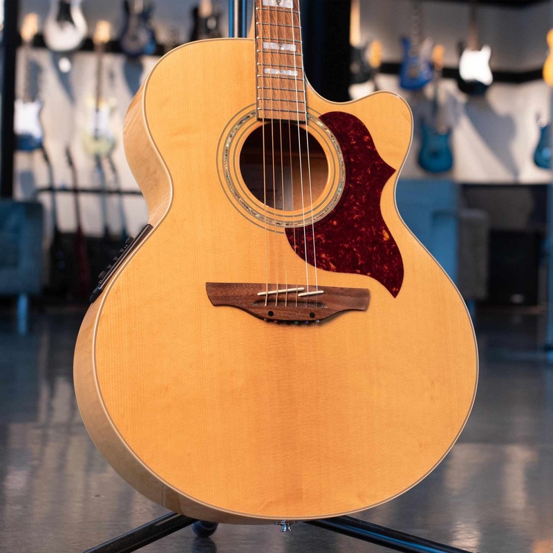 USED TAKAMINE EG523SC W/CASE