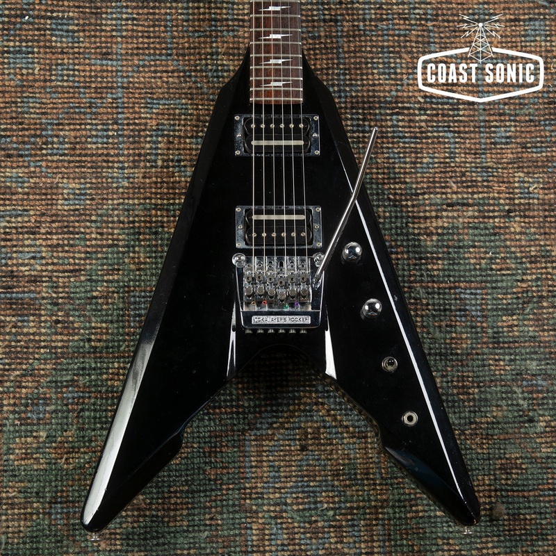 1982 Tokai FV-55 Super Edition Flying V Made in Japan Ayers Rocker trem