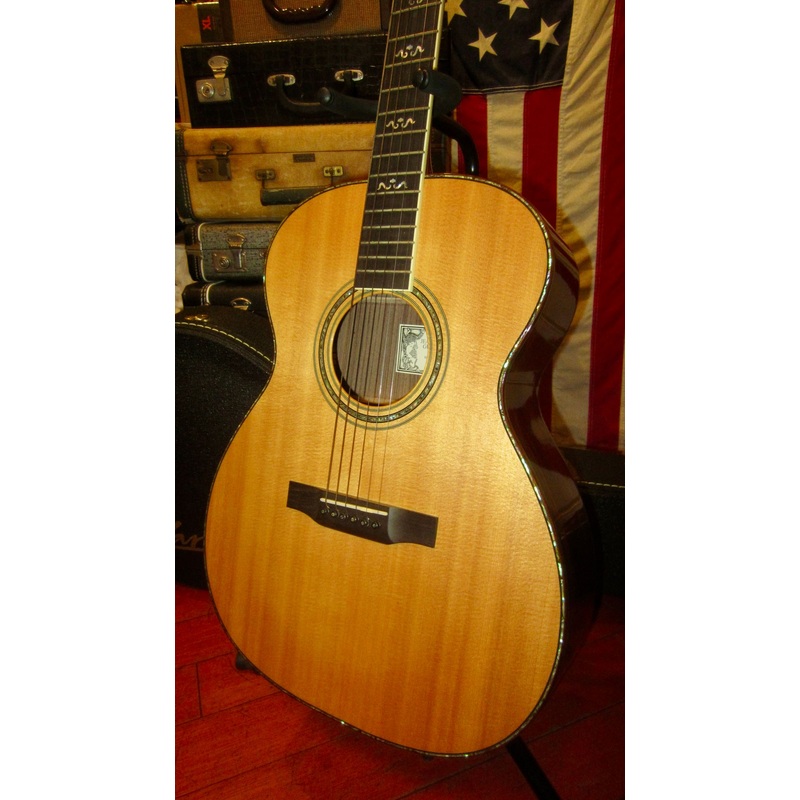 2000 Larivee OM-10 Natural MINT w/ Original Case
