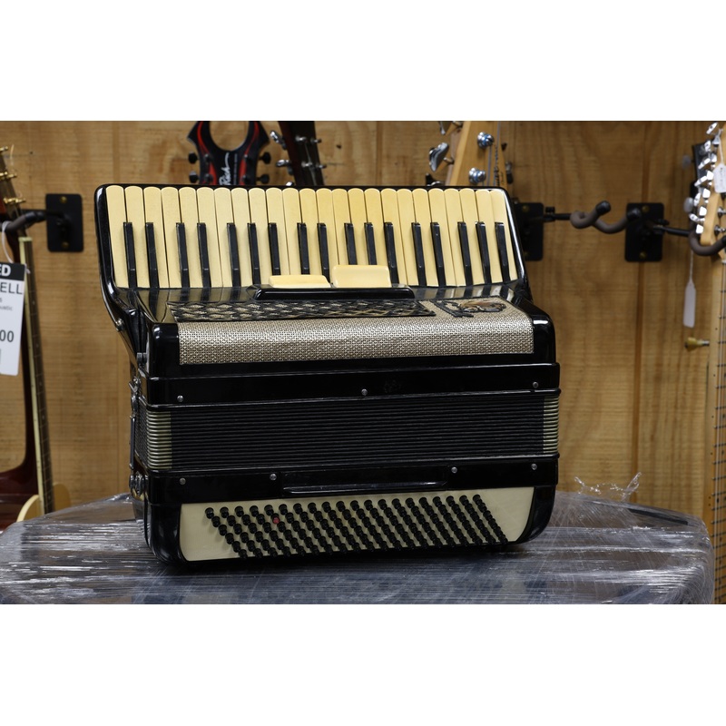 Scandalalli (41 Treble Key, 120 Bass Button)