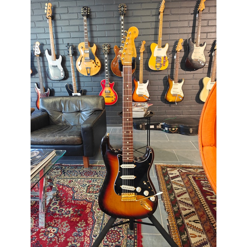 Fender Stratocaster Traditional 60s MIJ w/ Gold Hardware