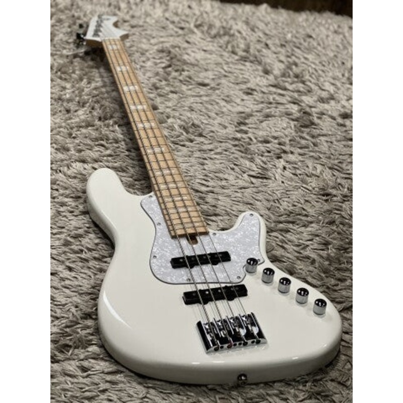 Cort Elrick NJS 4 in White