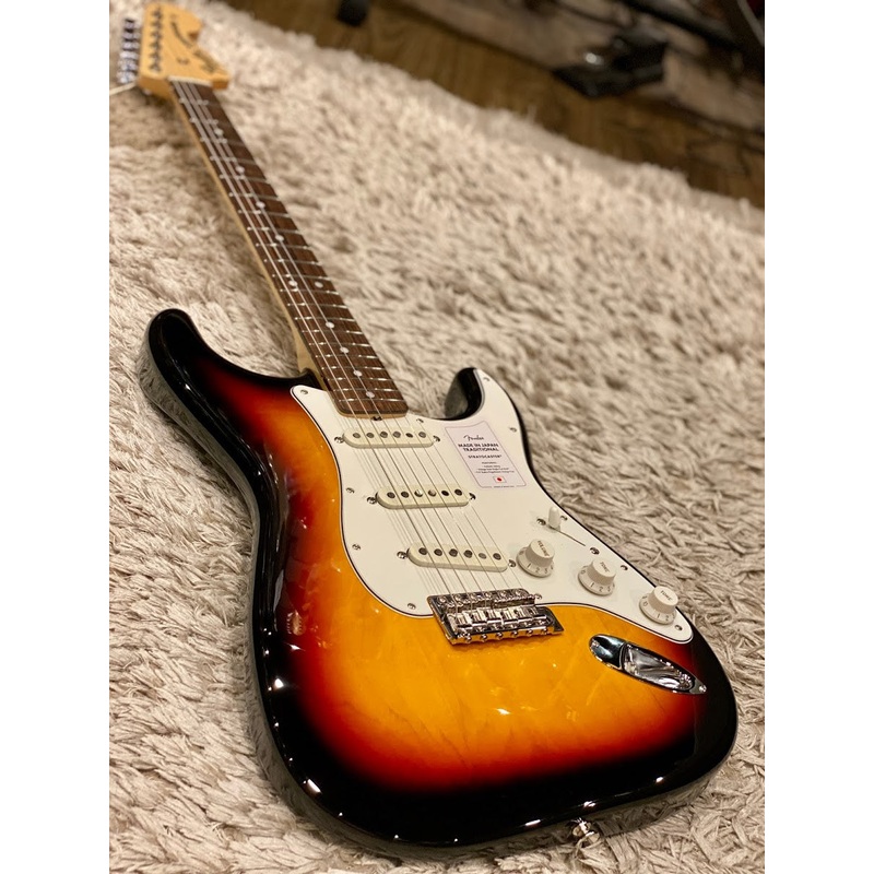 Fender Japan Traditional II Late 60s Stratocaster with Rosewood FB in 3 Tone Sunburst