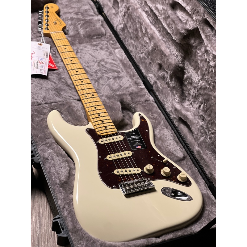 Fender American Professional II Stratocaster in Olympic White with Maple Fingerboard US23041760