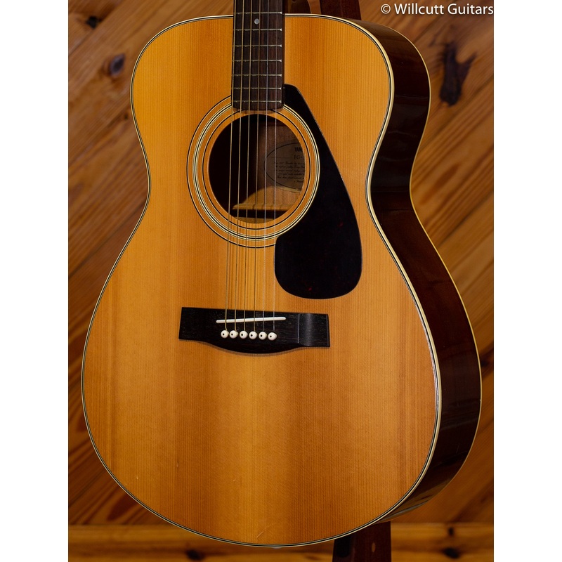 Yamaha USED FG-330 w/ chipboard case DEMO
