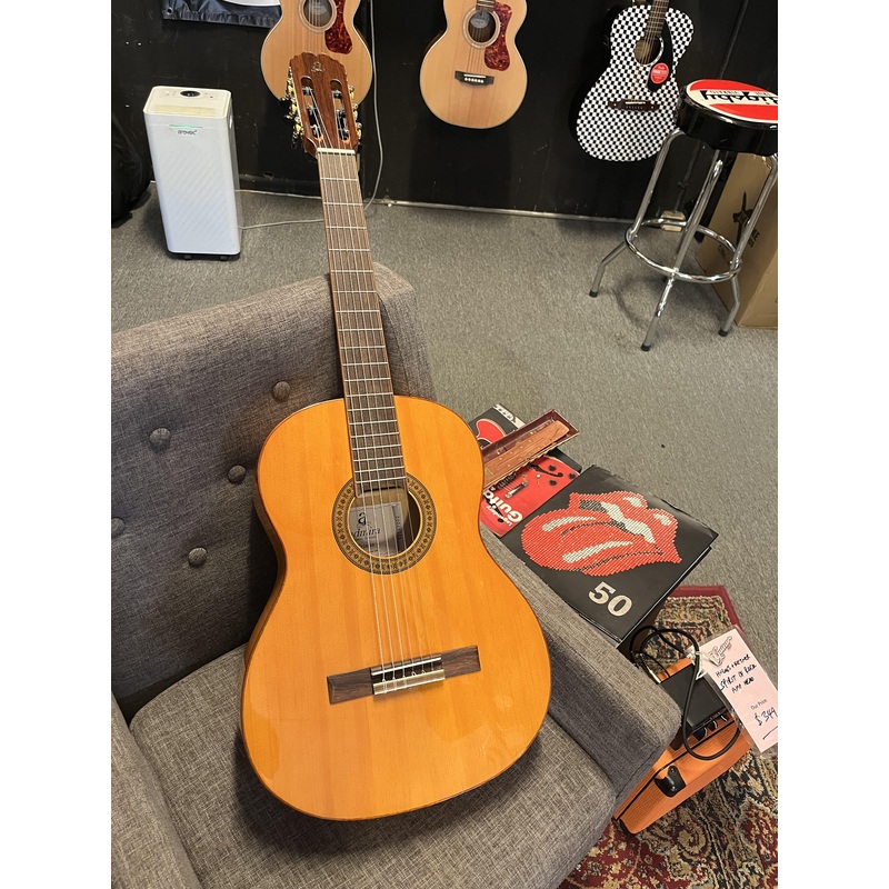 Admira Triana Flamenco Guitar w/Spruce Top Matte Gloss Finish