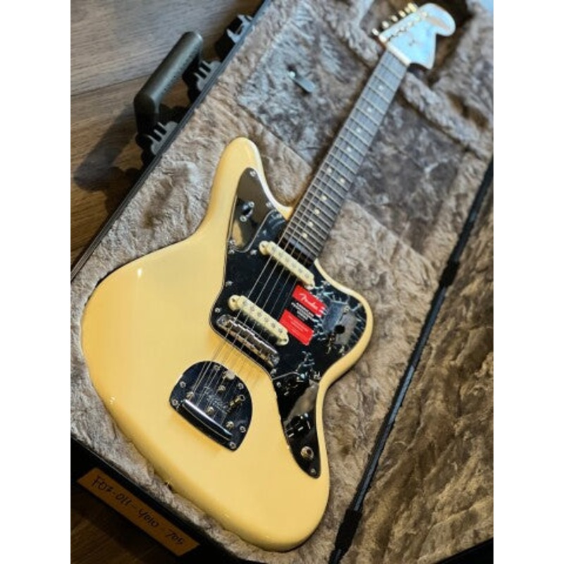 Fender American Professional Jaguar with RW FB in Olympic White