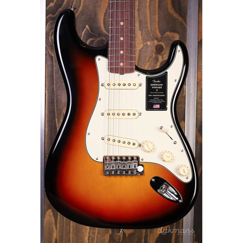 Fender American Vintage II '61 Stratocaster 3-Tone Sunburst