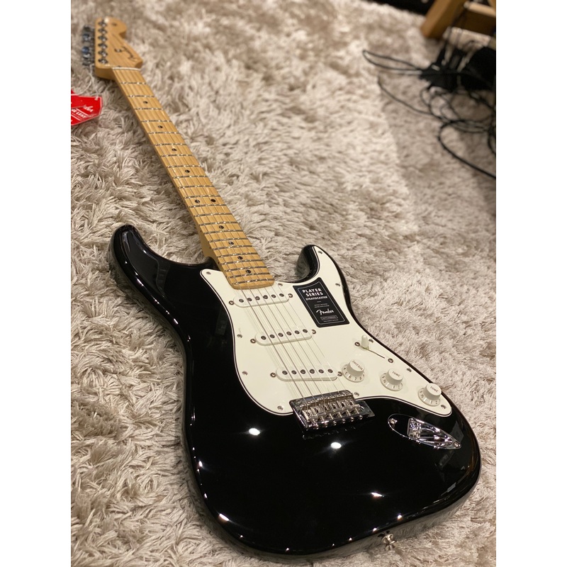 Fender Player Series Stratocaster Maple Neck in Black