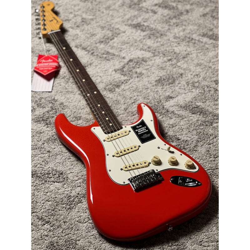 Fender Player II Stratocaster with RW FB in Coral Red
