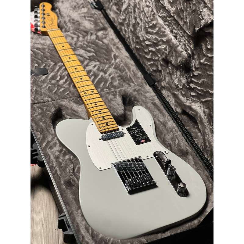 Fender American Ultra II Telecaster with Maple FB in Avalanche US24005310