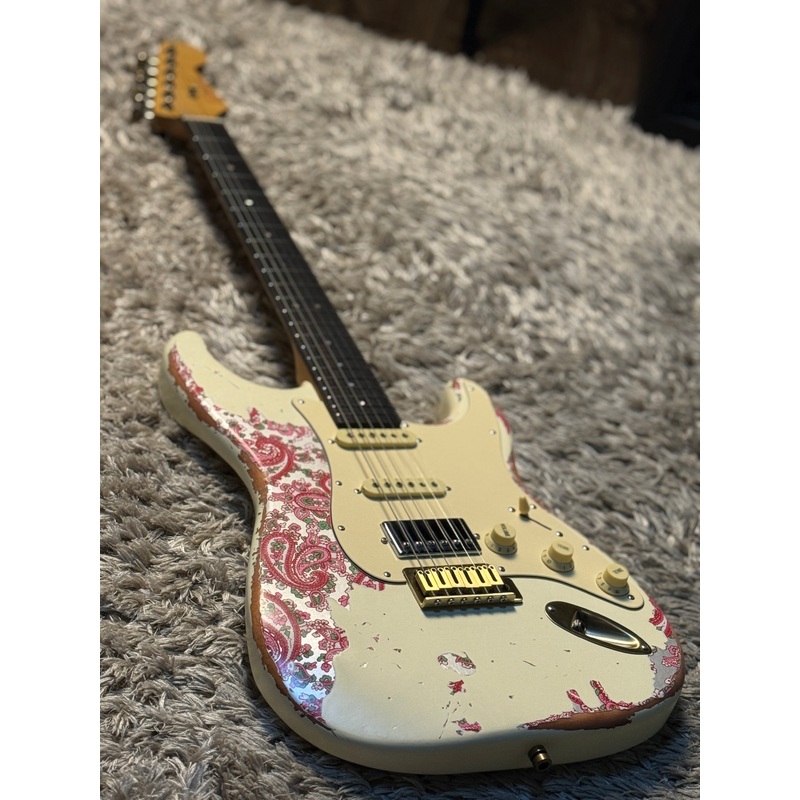 Dhatarattha Classic DST HSS in Vintage White Over Pink Paisley with Rosewood FB and Nitrocellulose Lacquer Relic