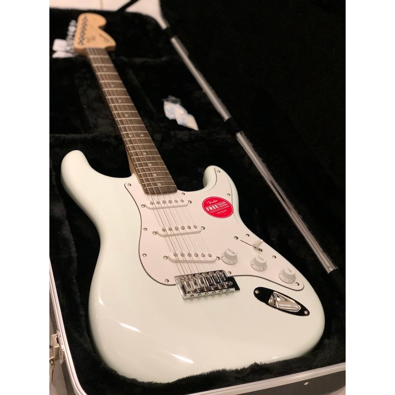 Squier Affinity Stratocaster with Laurel FB in Sonic Blue