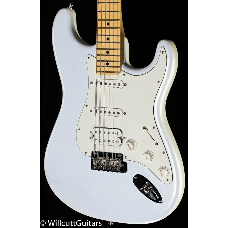 Fender Juanes Stratocaster Maple Fingerboard Luna White (177)