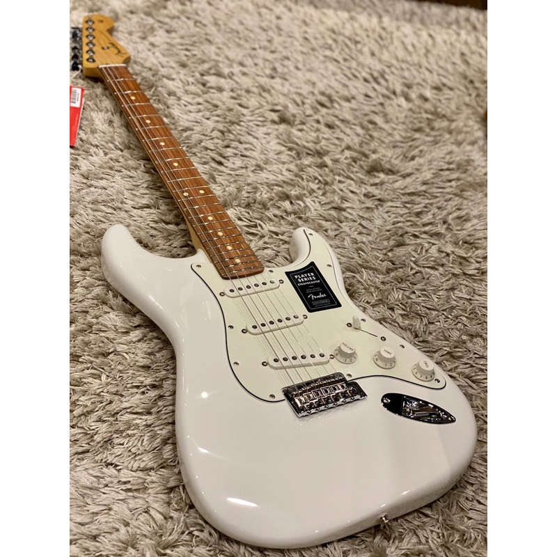 Fender Player Series Stratocaster PF in Polar White