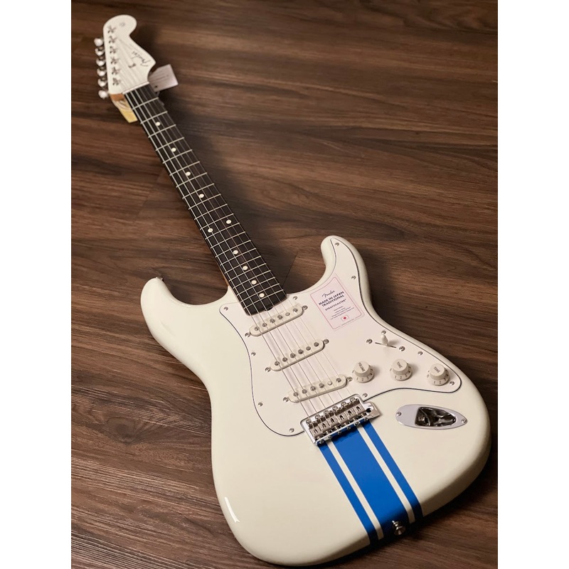 Fender Japan Traditional II 60s Stratocaster with RW FB in Olympic White / Blue