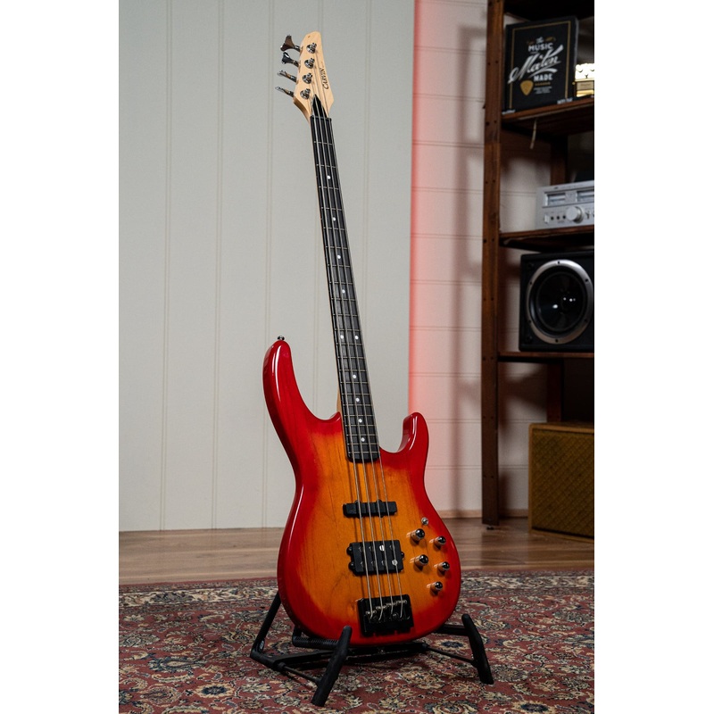 Carvin LB20 Custom Active Bass w/Case - Cherry Sunburst - Pre-Owned