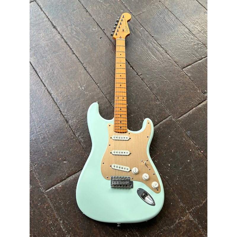 Squier 40th Anniversary Stratocaster Vintage Ed. Satin Sonic Blue
