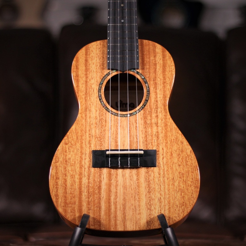 Uma UK-20SC Natural Concert Ukulele