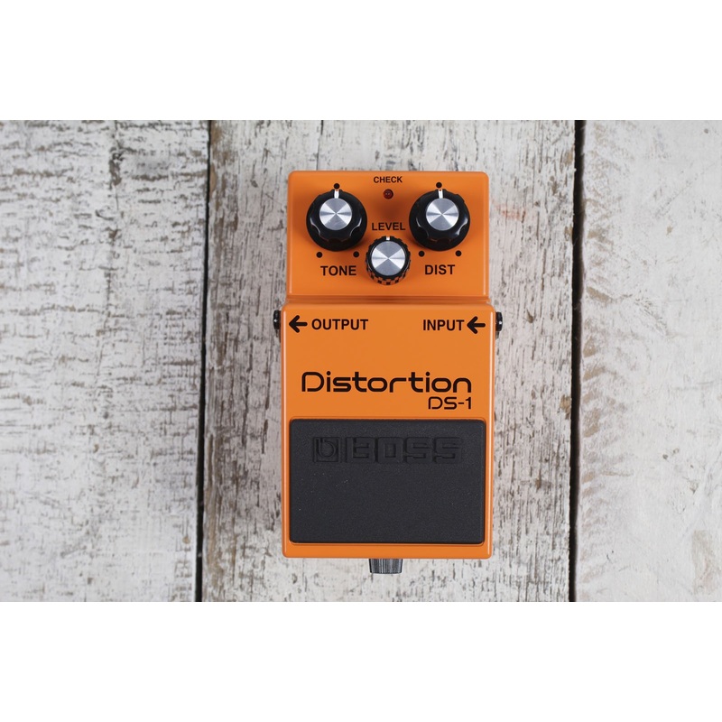 Boss DS-1 Distortion Effects Pedal Electric Guitar and Keyboard Effects Pedal