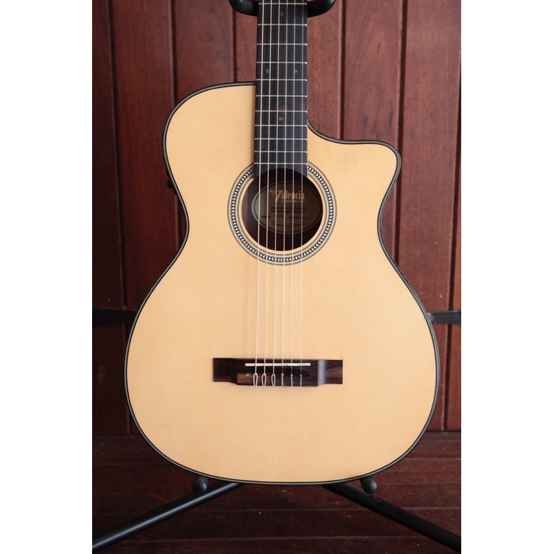 Valencia VA434CE Series Classical Nylon Acoustic-Electric Guitar