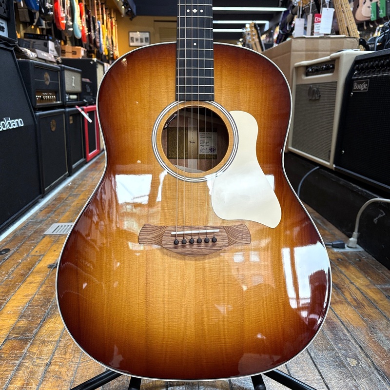 Taylor Gold Label 517e Acoustic-electric Guitar Sunburst with Cream Pickguard, Hard Case
