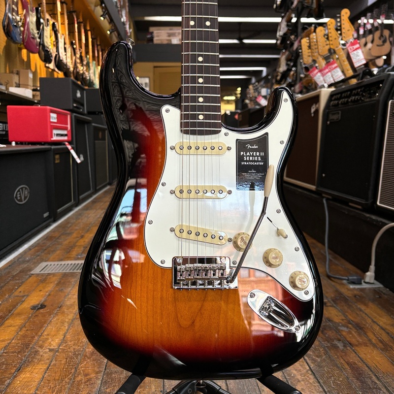 Fender Player II Stratocaster 3-Color Sunburst w/Rosewood Fingerboard